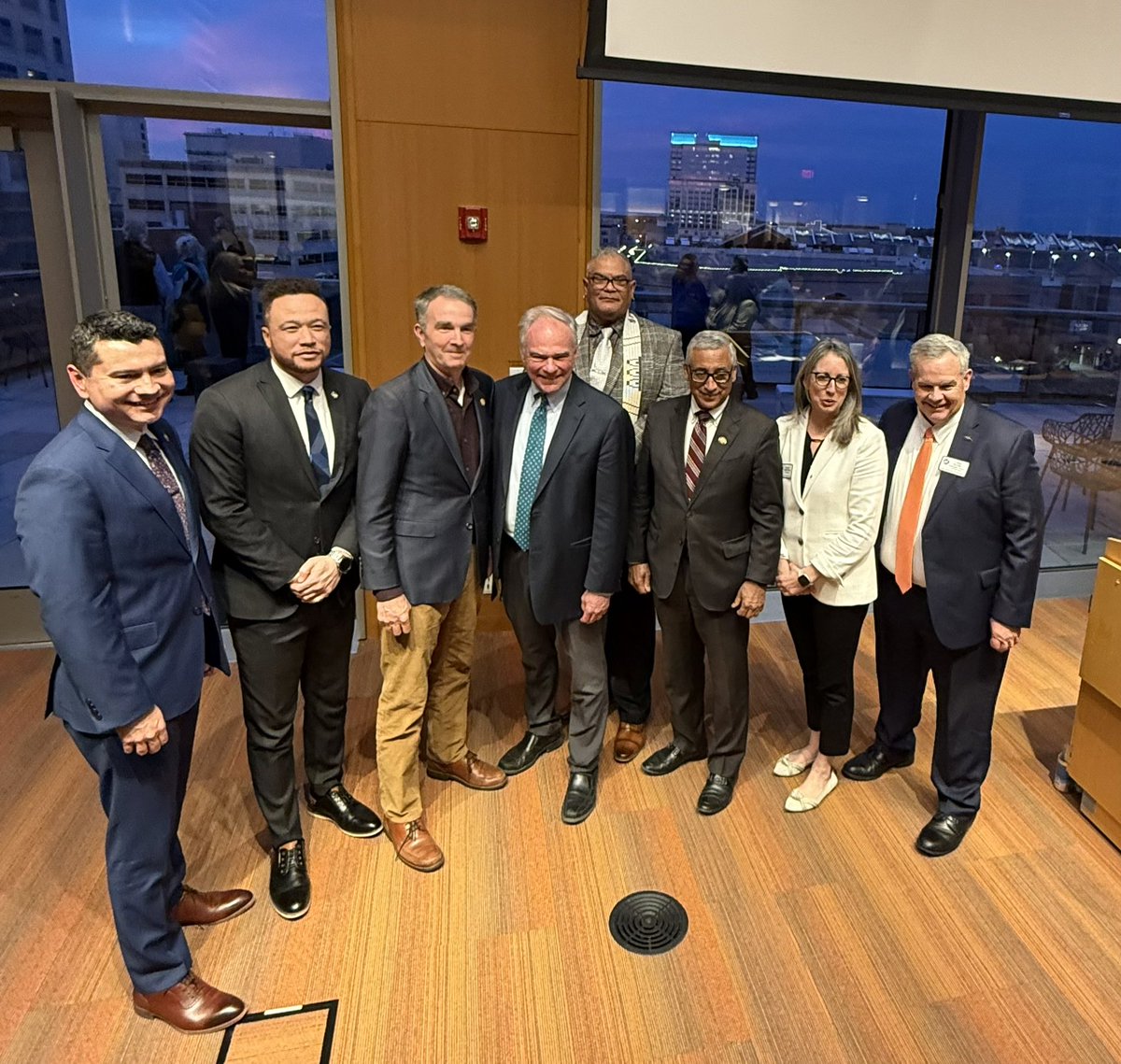 BobbyScott's tweet photo. This evening, I had the pleasure of attending the Kickoff of the Brock Climate Lecture Series at Norfolk’s Slover Library 

The program speaker, @SenTimKaine, gave important remarks about climate change and how Congress can work to keep our community safe and prosperous https://t.co/rtbDtZqPDX