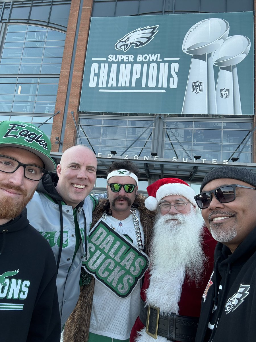 That second Lombardi hits different in person 🥹 shout out to Mike Harbeson for the invite. 🗣️Today was a good day! 🫡💚