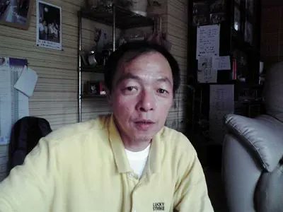 wasshoimarichan's tweet photo. 国家権力に潰され有罪になった高知の男性。
2006年、高知県でスクールバスと高知県警の巡査長が運転する白バイが衝突し、巡査長が亡くなった。

バスを運転してた片岡さん、バスに乗ってた沢山の生徒、
バスの後ろをつけていた校長は、
『バスは全く動いていなかった』
『完全に停止しているところに白バイがぶつかってきただけ』と全員が証言。

近くにいた目撃者も、
『白バイは100km以上出ていた』と証言。

裁判ではその話は全て信用ができないとして却下され、警察側だけの証言が信用された。

現場には、明らかに何者かが後から書いたと思われるブレーキ痕が出現しておりそれも証拠になった。

写真も合成写真が含まれている可能性が極めて高いこと、
現場検証に片岡さん���参加させてもらえなかったこと、
事故の2週間前から高速度走行訓練を行う白バイが多数目撃されていたことなど、怪しい点が多数あるものの、

裁判では一切聞き入れてもらえず、全て片岡さんが悪いとされ、禁錮1年4ヶ月の実刑判決を下されたという、この時から腐敗しまくってる司法←