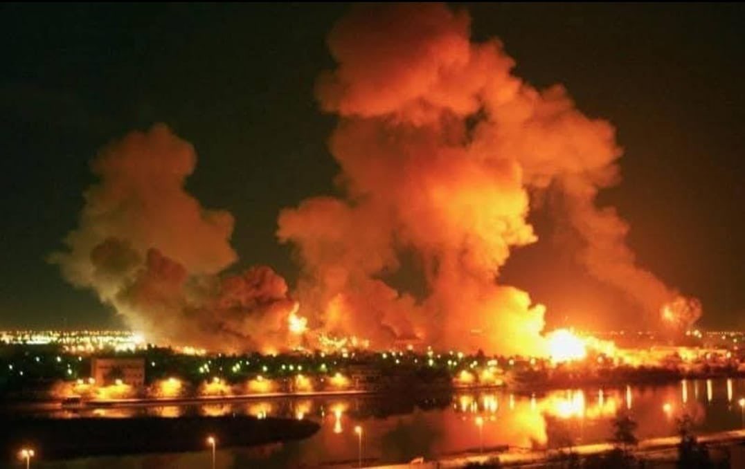 في مثل هذه الليلة السوداء 
١٩/٢٠ آذار من عام الحزن ٢٠٠٣ 

اغتيل وطني من قوى الشر والظلام والارهاب الدولي بقيادة امريكا وبريطانيا ... دعاة الديمقراطية والانسانية الكذابة .

في مثل هذه الليلة اغتيل تاريخ الحضارات كله .
واغتيل اول دستور في التاريخ ( اغتيل حمورابي).

يوم بكى فيه