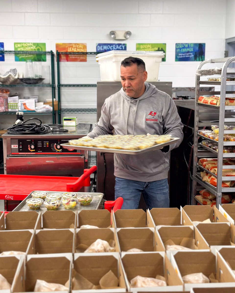 ITBTampa's tweet photo. 🔥 Serving Up Hope, One Box at a Time! 🔥

At Inside the Box, we’re doing more than cooking—we’re creating opportunities, serving hope, and fueling change. Every meal supports Metropolitan Ministries.

#MoreThanAMeal #TampaBay #CateringWithPurpose #InsideTheBoxCatering https://t.co/VAPjtEL5v1