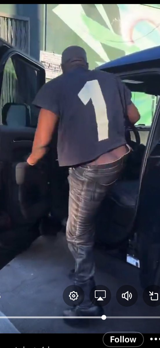 Scadebtw's tweet image. I know this mf stank 😭