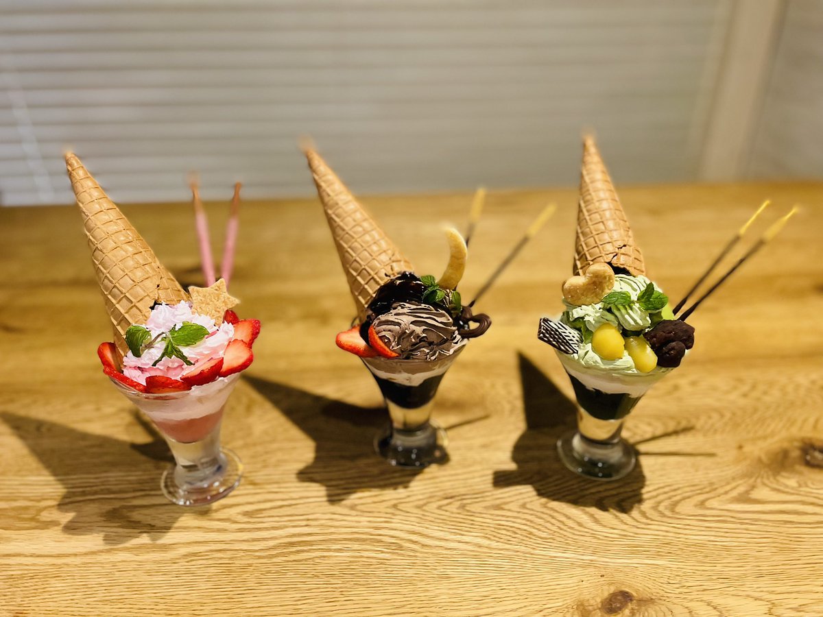 seiyu_ofurocafe's tweet photo. ソフトクリームマシン故障中なので、急きょアイスクリームを使ったパフェをご用意いたしました！ https://t.co/iiRw4JzMSn
