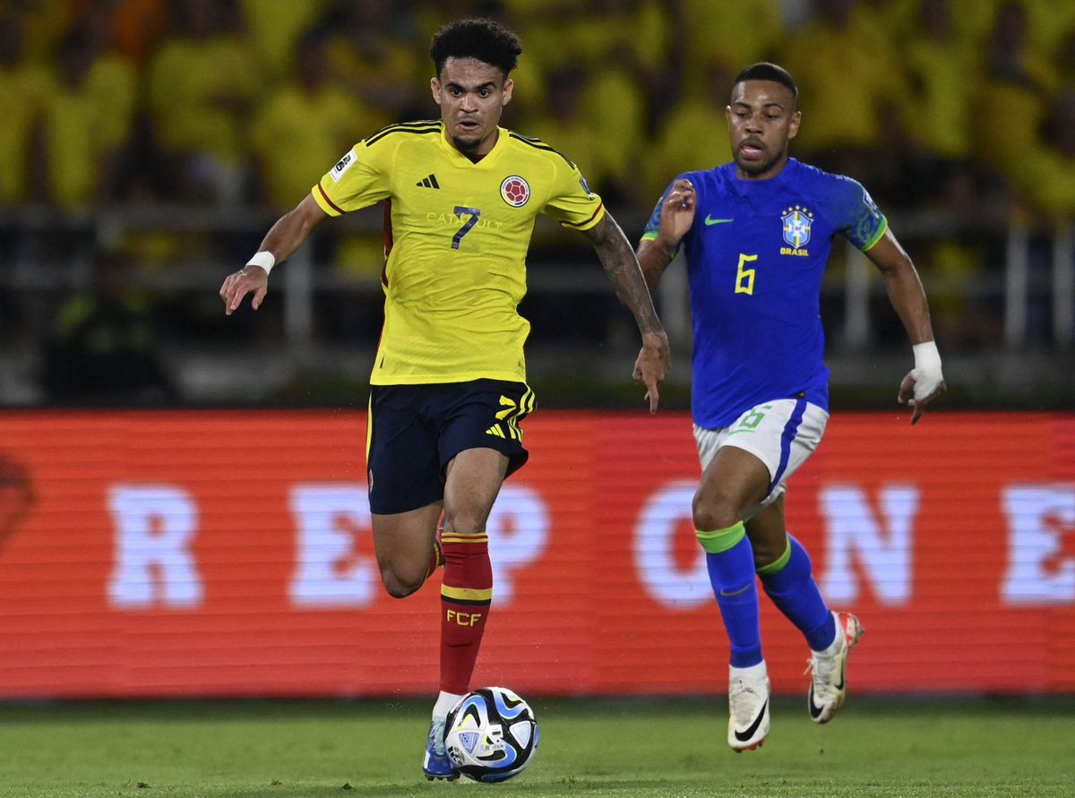 Colombia NUNCA le ha ganado a Brasil por Eliminatorias en condición de visitante. 🥴

👉🏽 Con Néstor Lorenzo a la cabeza, lograron el triunfo en Barranquilla por PRIMERA VEZ (2-1)

 🔄 Si repiten victoria
❤️ Si hay otro resultado 

elcincocero.com/historial-de-p…