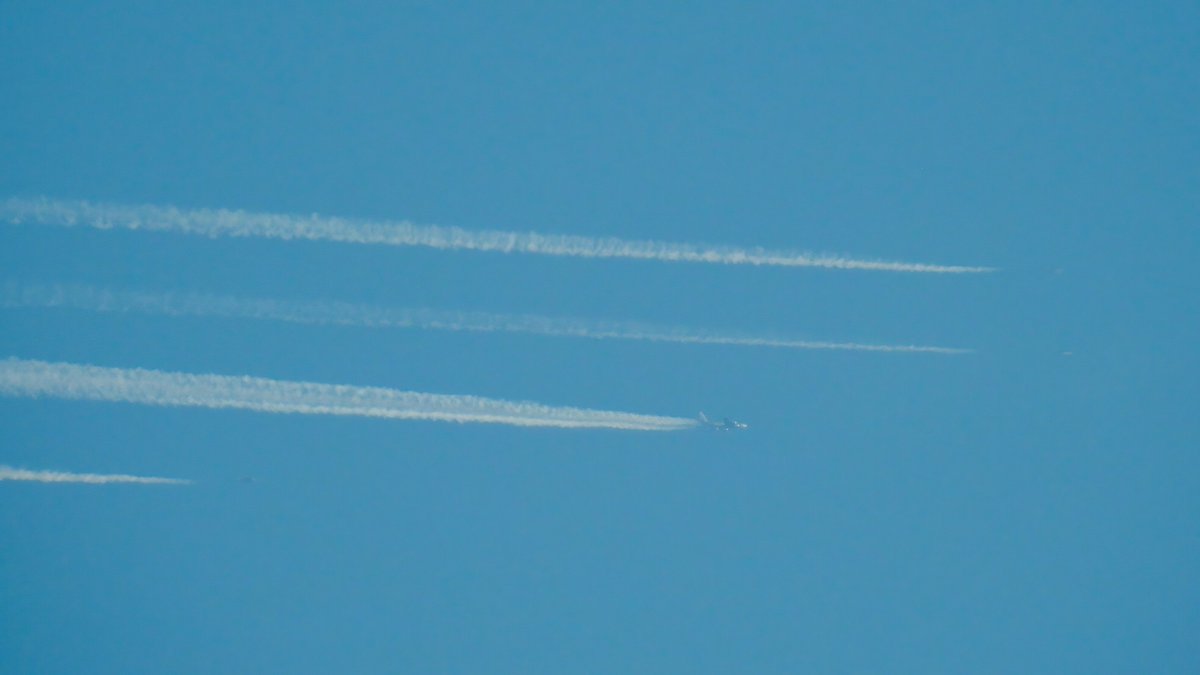 EHSBspotter's tweet photo. Also I spotted United States Air Force Boeing KC-135R 58-1511 #HOBO10 dragging F-15s and F-35s across the Netherlands this morning.
#NLspot https://t.co/nfRvPbxNup