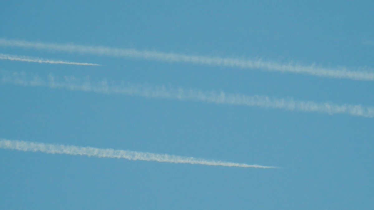 EHSBspotter's tweet photo. Also I spotted United States Air Force Boeing KC-135R 58-1511 #HOBO10 dragging F-15s and F-35s across the Netherlands this morning.
#NLspot https://t.co/nfRvPbxNup