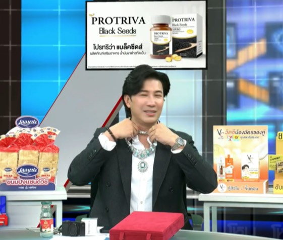 RraiRka's tweet photo. พี่หน่วงอยากใส่สร้อย 555 ฉันสวย
#โหนกระแส 
#หนุ่มกรรชัย 
#ดิวอริสรา 
#สร้อยlotus 
#huaysiam1 https://t.co/pKtgBXQHnD