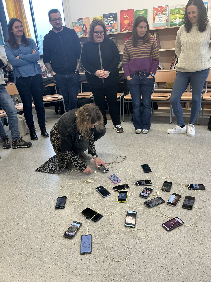 Esc Font del Roure tweet media