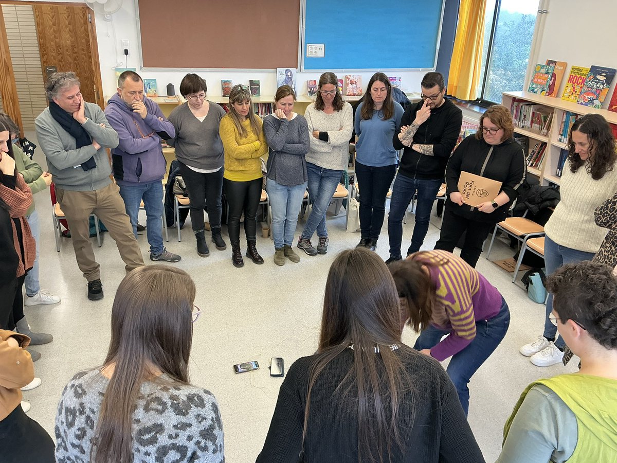 Esc Font del Roure tweet media