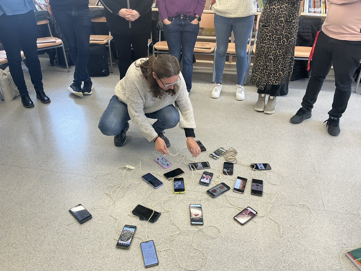 Esc Font del Roure tweet media