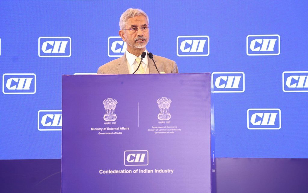 DDNewsGujarati's tweet photo. ��આજે નવી દિલ્હીમાં 10 મા CII-India LAC કોન્ક્લેવનું થયું આયોજન
🔸કાર્યક્રમને ભારતીય વિદેશ મંત્રી દ્વારા સંબોધિત કરવામાં આવ્યો
🔸આરોગ્ય, ખાદ્ય અને ઉર્જા સુરક્ષામાં સહયોગની સંભાવનાઓ કરાઈ રજૂ
@DrSJaishankar
#CIIIndiaLACConclave #ConnectingNations https://t.co/iJRQzUbvKa