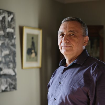 "13 yılı aktif siyasetle geçen 22 yıllık siyasi hayatımda duyduğum en doğru ve isabetli cümleyi İYİ Parti başkanı Müsavat Dervişoğlu söyledi...

"Seçimleri boykot edelim"

Aydın Sezer