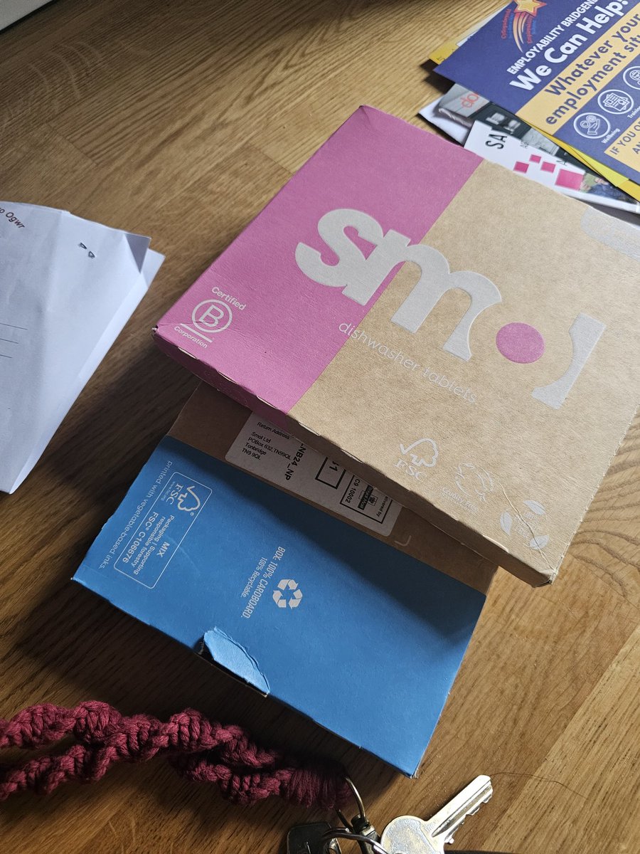 I now have 22 boxes of washing powder as #smol keep sending and charging me even though my subscription and emails have asked otherwise!!!