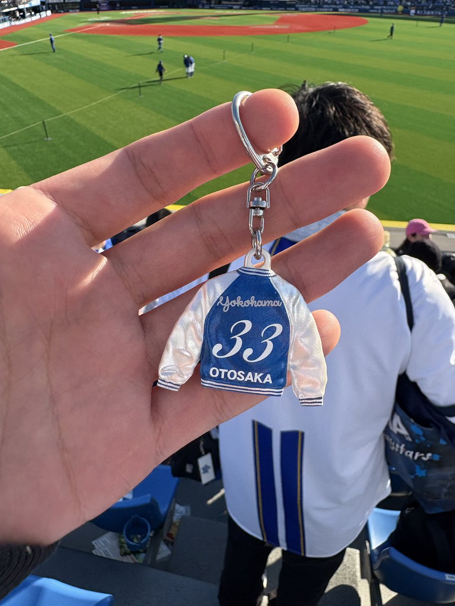 今日ライスタの10段目に座ってたカップルの彼女さん〜、、ありましたよ！
試合終了の時には帰ってしまっていて、、
もし見たら連絡ください🙇🙇

回していただけると嬉しいです🥹
#baystars️ #乙坂智