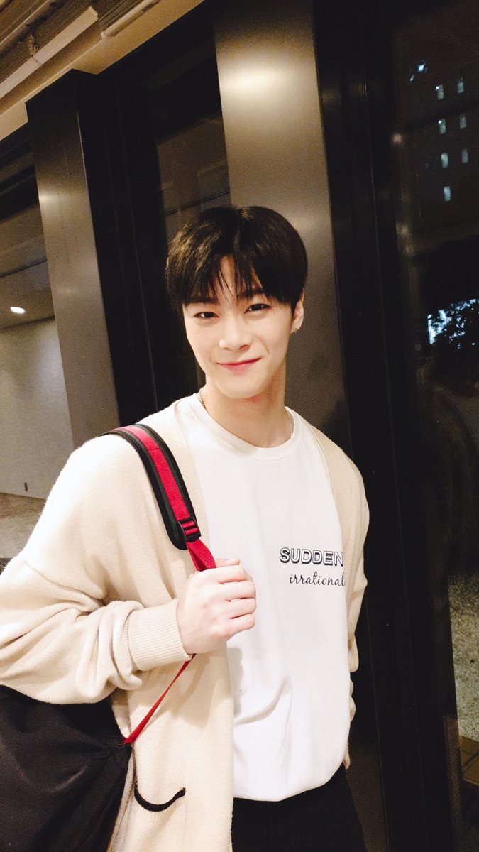 pic_boyfriends's tweet photo. 44. 아스트로 문빈

#아스트로 #문빈 #ASTRO https://t.co/7PY3zLzbkm