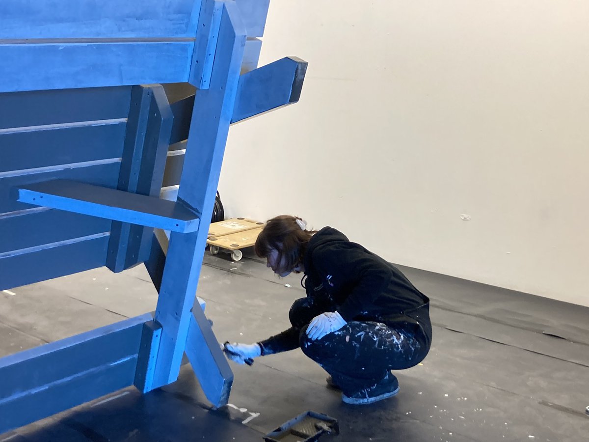 De picknickbankjes van station Breda krijgen een opknapbeurt. Vijf kunstenaars wonnen een wedstrijd en gaan aan de slag in een tijdelijk atelier, de voormalige Bruna winkel. Kom je kijken hoe tien tafels beschilderd worden?