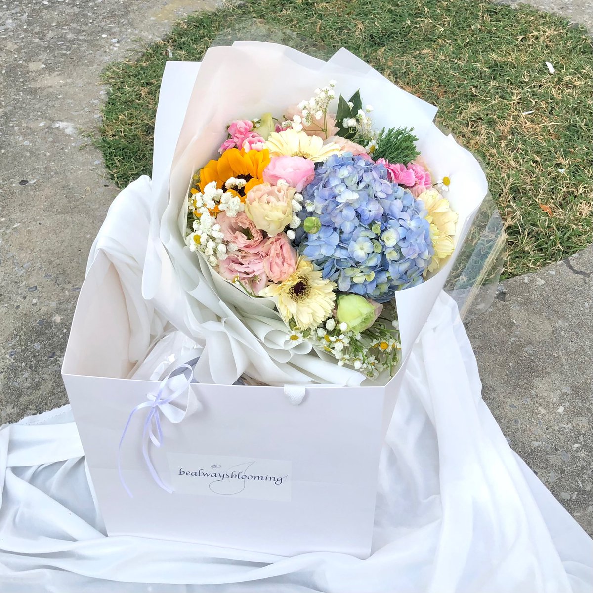 studiobybab's tweet photo. ขออนุญาตฝากร้านนะคะแม่ๆ แม่ๆท่านไหนอยากสั่งช่อดอกไม้ให้นางงามที่ชอบสามารถสั่งที่ร้านได้นะค้าบ ที่ร้านรับทำทุกแบบทุกสไตล์ทักมาสอบถามได้เลยงับ ราคาเริ่มต้นไม่แรงซื้อครบ2500ทางร้านส่งฟรีให้ถึงMGIHallเลยค่ะ 💗 #MissGrandThailand2025 #มิสแกรนด์ภูเก็ต #มิสแกรนด์ขอนแก่น #มิสแกรนด์ https://t.co/YwfC1ONp6X