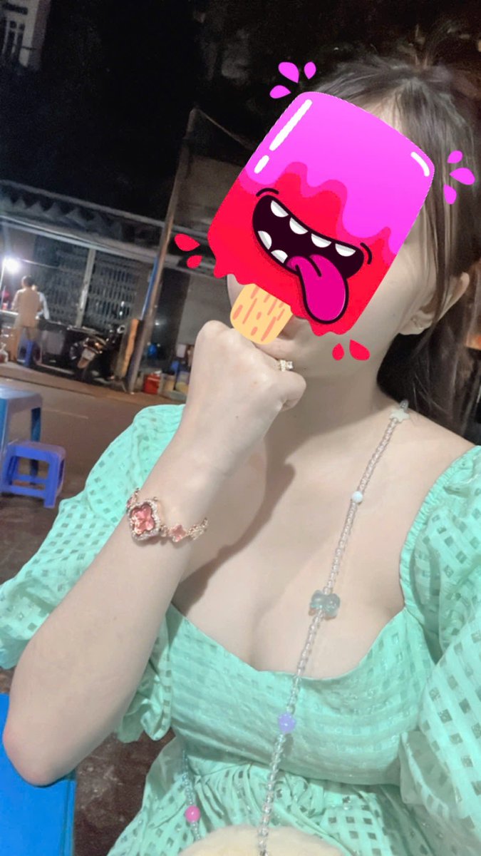 hugo15cm's tweet photo. E ngồi đây từ hôm qua tới giờ #HappyTENday #happy #pinky #Vietnam #vn https://t.co/dwBxfd5Ra6