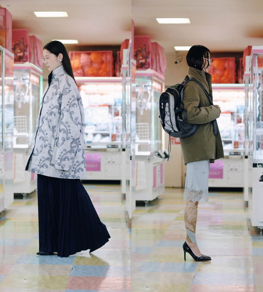 FashionPressJP's tweet photo. ケイスケヨシダ 2025-26年秋冬ウィメンズコレクション、自らの孤独を美意識に昇華

池袋ロサ会館のゲームセンターがランウェイに - https://t.co/eN00ldjMaL https://t.co/ugTIUnNapo