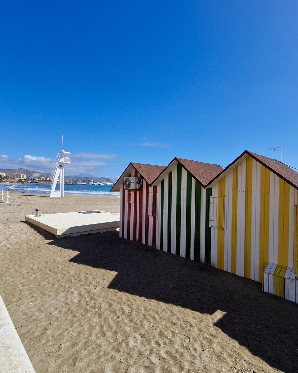 costablancaorg's tweet photo. 🏖️ 🌅 Disfruta de la brisa marina y el sonido de las olas mientras das un paseo por la playa del Carrer la Mar en #ElCampello. Con su extenso paseo marítimo, restaurantes con vistas al mar y arena dorada, es el lugar perfecto para relajarte o contemplar vistas inolvidables. 🌊✨ https://t.co/wm4aAiLdjm