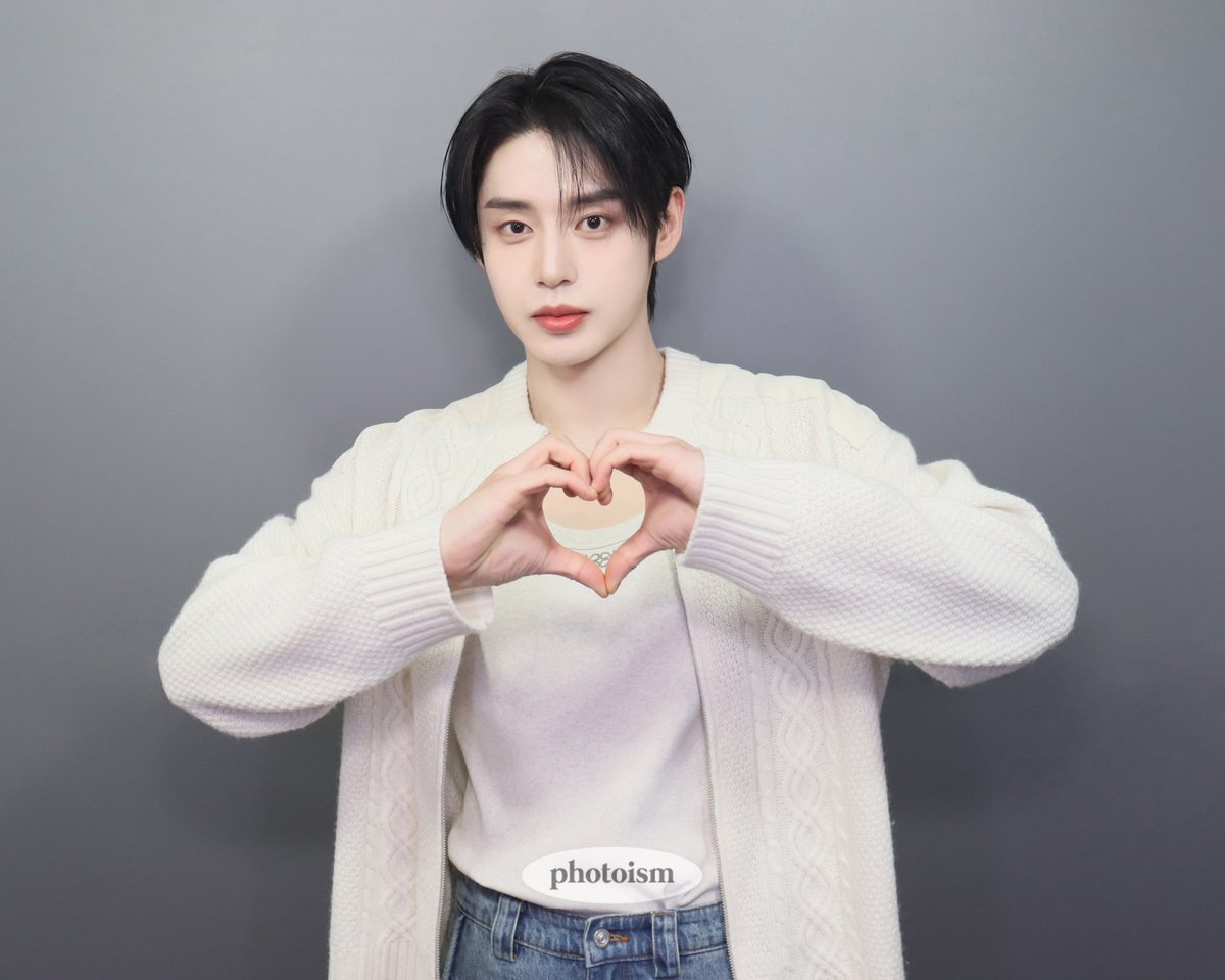 photoism_behind's tweet photo. PHOTOISM X ZEROBASEONE

우리 제로즈를 위해 비하인드 공개 !

아홉 남자들의 용안으로 ..
나 벌써 하교한 기분
퇴근한 기분 .. 💫

ONLY IN PHOTOISM https://t.co/FwTVFTJw26