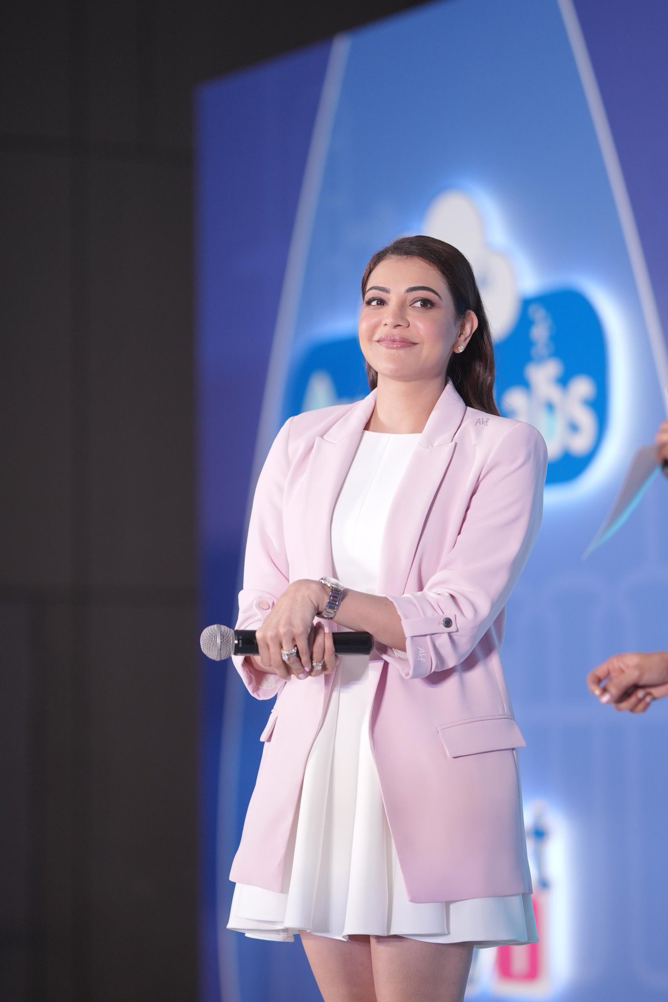 Gmd6lrdWMAApl_m?format=jpg&name=large