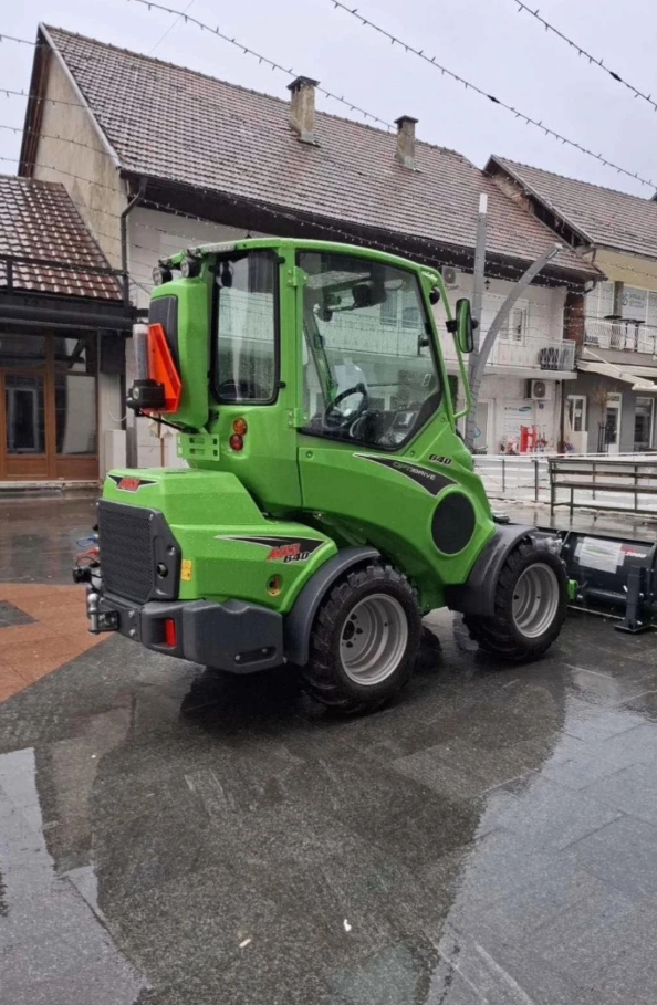 eko_fond's tweet photo. 📌Uz podršku Eko-fonda u iznosu od 51.040,00 € Opština Gusinje je sprovela nabavku multifunkcionalne zglobne mašine koja će poboljšati efikasnost komunalnih usluga🏙️🌳
👉 Opširnije na linku:
https://t.co/3liGG2gzMg

#Gusinje #EkoFond #KomunalneUsluge #ZeleniGrad https://t.co/TtE7Epcm2m