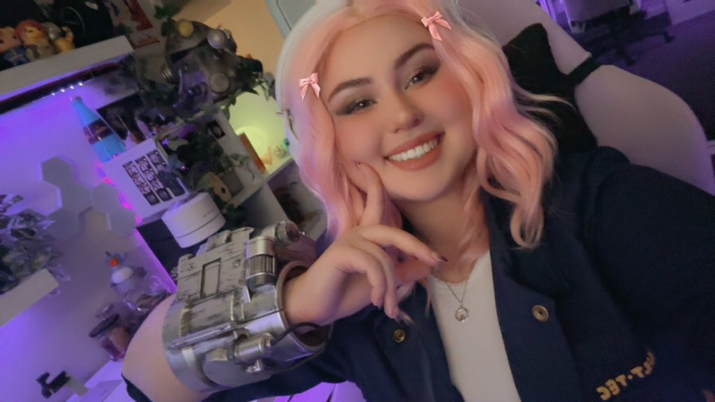 MoonlitCharlie's tweet image. GHOUL WITHIN TIME!!
Twitch.tv/moonlitcharlie
Come chill with the badasscuties it’s time to become a ghoul :)
Thank you @Bethesda_ANZ ❤️
#sponsored #fallout76
