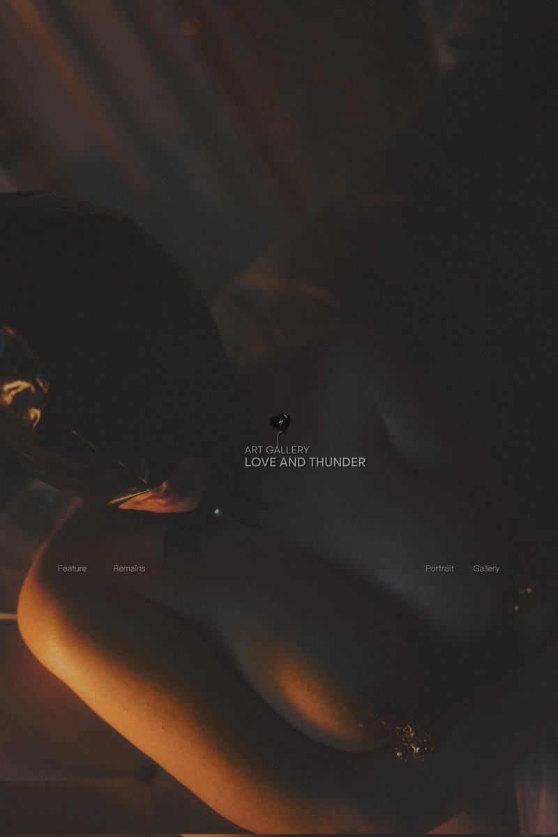 迷失在玩偶的梦境，心被温柔偷走。
#私房 #性感  #暗调 #情绪 #约拍