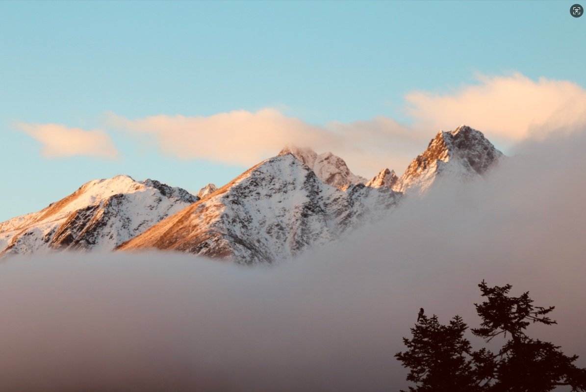 GanziChina's tweet photo. I’m heading to Daofu—watching snow blanket the peaks, waiting for the sunrise to gild the mountains. Standing in this icy wonderland, all I feel is awe and peace. Want to experience this too?
#Ganzi #Daofu #SnowMountains #SichuanTravelInSpring #Travel #Sichuan #China #tourism https://t.co/eoXBoROrDK