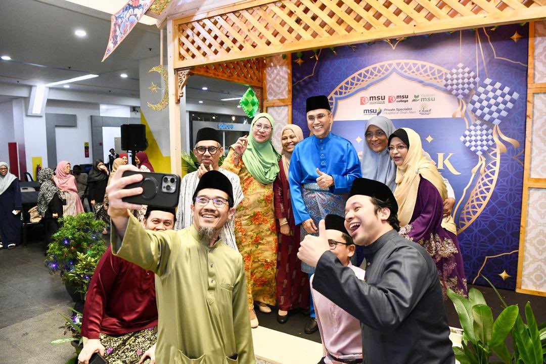 MohdShukriYajid's tweet photo. Creating memories at the Iftar with the President event, as we reflect on @msumcmalaysia  and our Ramadan’s transformative journey. The impact on our daily lives, inspires us to serve others with compassion and dedication. Let's continue to keep #caringhealingeducating. https://t.co/zlqvC8BTTf