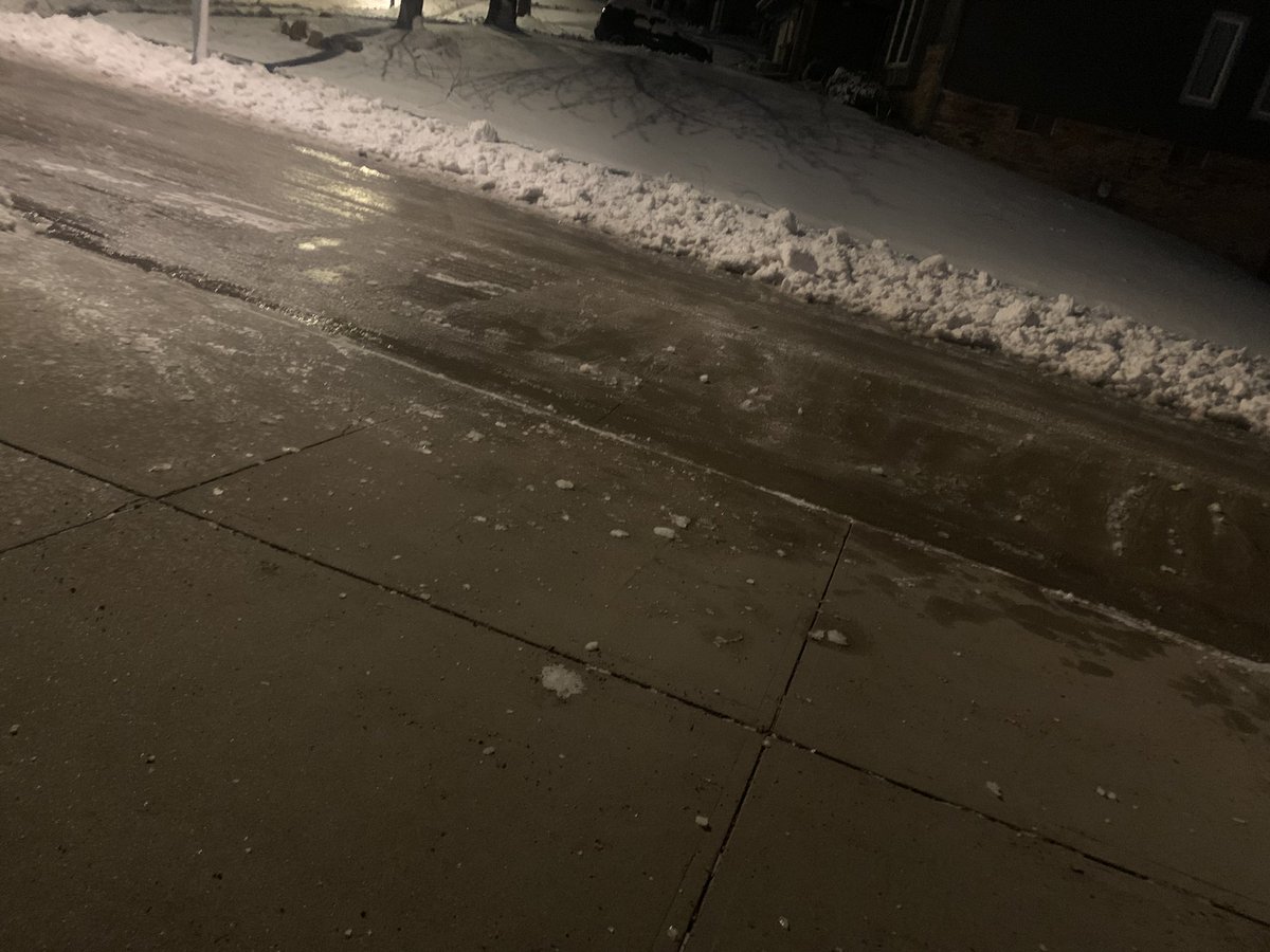 MSPatriotsSB's tweet photo. A 9:45 pm driveway check and clearing #BackHurts https://t.co/eZ2eOoTbX2