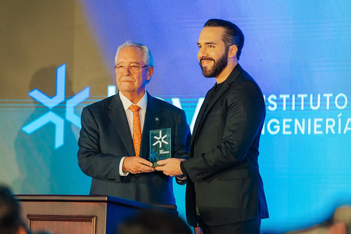 🚀 Un sueño hecho realidad, un legado que comienza.

Con la inauguración de Key Institute, alcanzamos un hito en la educación en ingeniería en El Salvador. De la mano de Roberto Kriete, fundador y presidente, y con el compromiso de un equipo apasionado, nace una universidad de