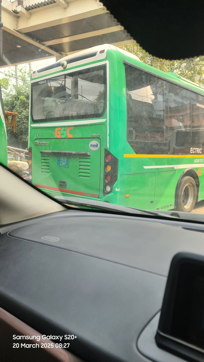 aarsh316's tweet photo. This is a scene from everyday empty buses waiting at this places creating havoc for the entire stretch. Parking at no parking and on the right, the roads are being narrowed down. https://t.co/y9NNfZcHbz