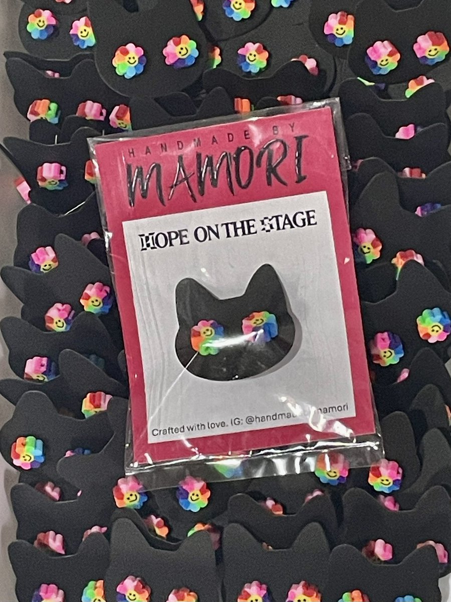 1/4 JHOPE HOTS MNL FREEBIES ❣️
Rainbow Flower Earrings (1:1)

Mechanics: 
✨follow, like, &amp; rt
✨claim!
(team bahay) One Ayala Mar28,29,30
(team concert) day 1, MOA Arena Apr12

Other freebies:
💜ARMY keyring
💜BTS keychain
💜Butterfly pins

 #HOPE_ON_THE_STAGE_TOUR_Manila