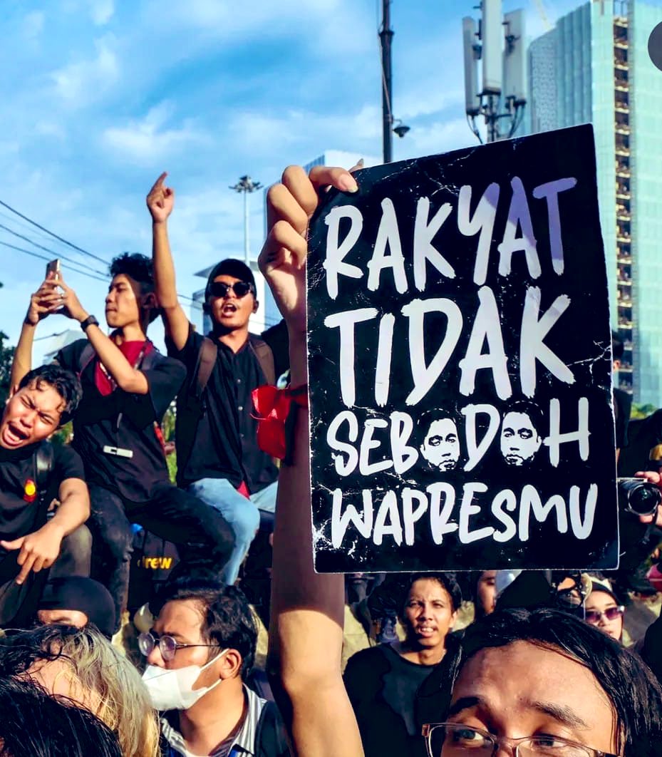 🤣🤣
Gass 🔥

#TolakRUUTNI 
#IndonesiaGelap