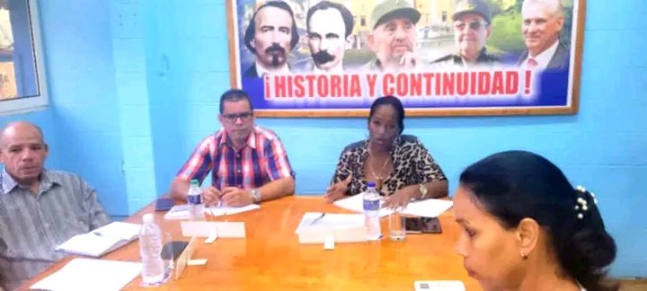 YiganisM's tweet photo. Hoy fueron evaluados los resultados en la aplicación de la política cultural en el Buró del Municipal del #PCC  ; Esto incluye areas como las artes, la educación, el patrimonio, la diversidad cultural y la comunicación. #Moa #MoaTrabajayEnaltece #MoaPrimeraPorElTrabajo https://t.co/x3vRcT4ij8