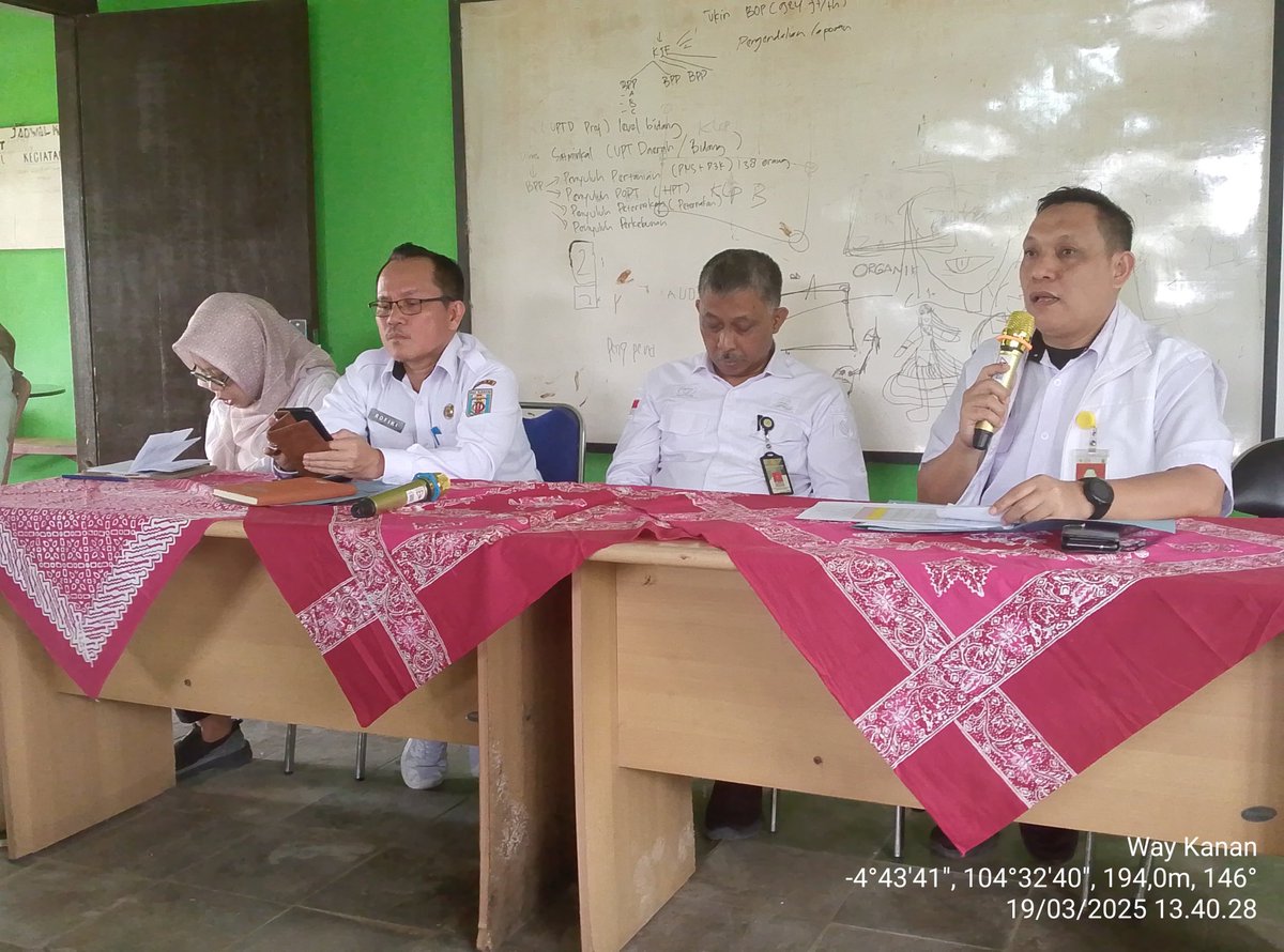 BrMPLampung's tweet photo. Tabikpun! 
Salam dari Bumi Lampung🙏

Akselerasi LTT Padi Target Swasembada Pangan di Kabupaten Way Kanan

#agrostandar
#PertanianBekerjaSepenuhHati
#sayaBSIP
#bsip_kitapastilebihbaik https://t.co/gZdHiH6y0q