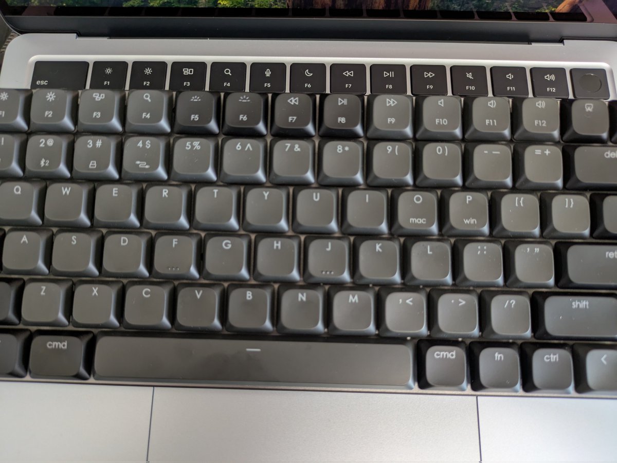 Islandbanker_'s tweet image. たまにはHHKB以外のキーボードも載せてみるか。

#satechi 
#KOK