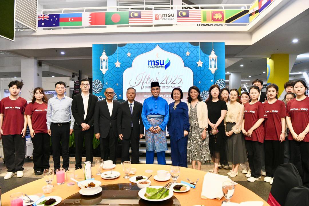 MohdShukriYajid's tweet photo. Welcomed the guest lecturers and students from our partner, Henan University of Chinese Medicine (HUCM) participating in the Global Leadership Program, who joined the @msumcmalaysia Iftar event. Delightful gathering with connections and shared experiences. @MSUmalaysia https://t.co/pHYEtgbZjs