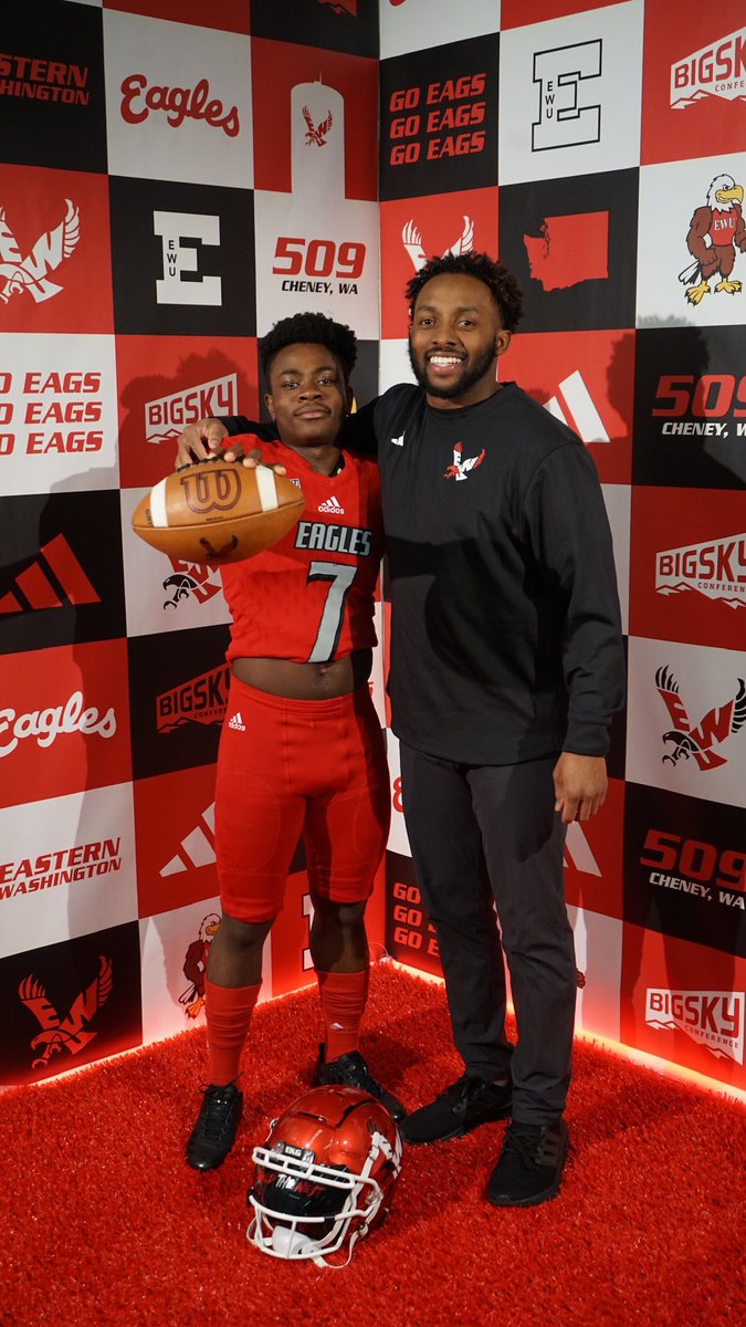 Ryker Oswald🇬🇭 (@rykeroswald) on Twitter photo Had a great time <a href="/EWUFootball/">EWU Football 🏈</a> ! Thank you <a href="/Coach_TMACK/">CoachT-MACK</a> for taking some time and showing me what it means to be an Eagle! Had a great time <a href="/EWUFootball/">EWU Football 🏈</a> ! Thank you <a href="/Coach_TMACK/">CoachT-MACK</a> for taking some time and showing me what it means to be an Eagle!