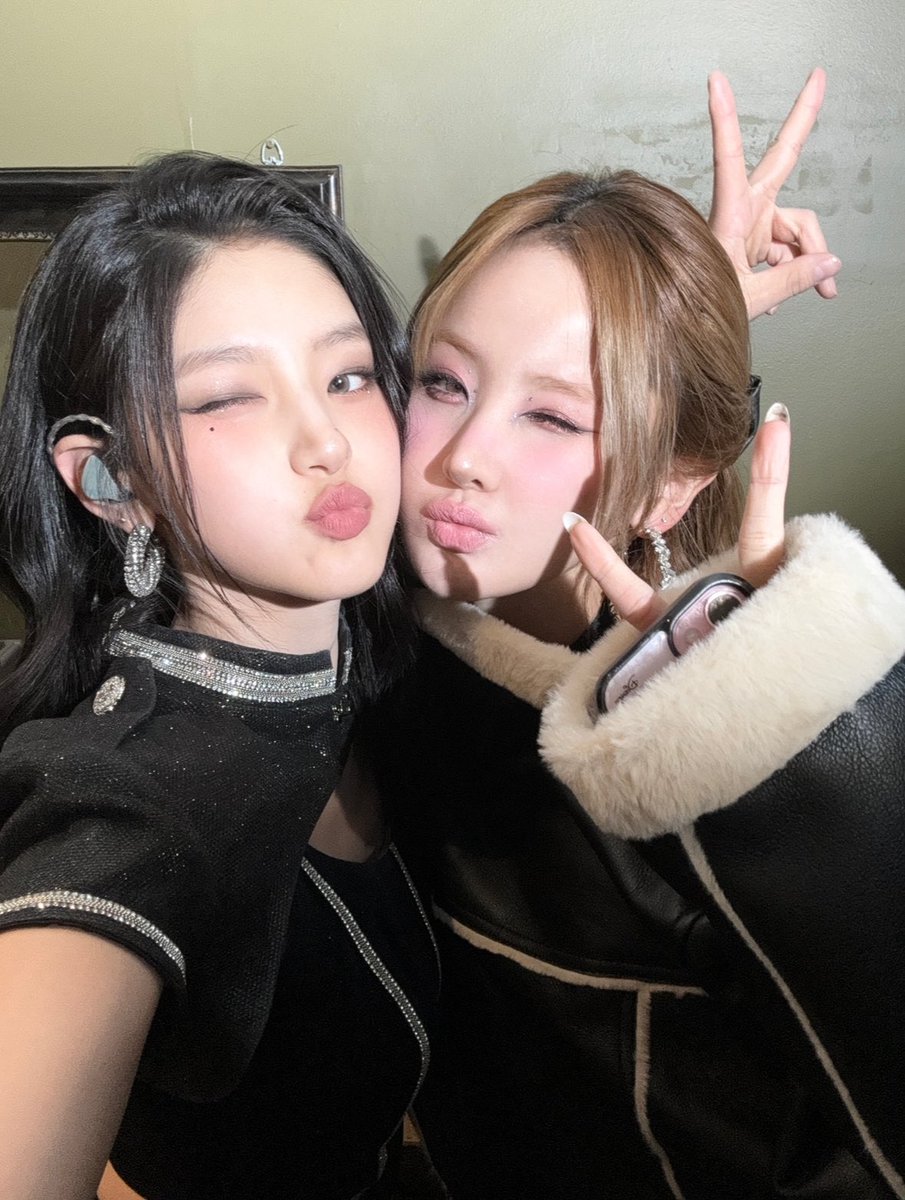 KISSOFLIFE_S2's tweet photo. [하늘☁️🦋] Happy Belle day💗💗💝✨😙😚😚💕

#KISSOFLIFE #키스오브라이프 #KIOF 
#HANEUL #하늘 https://t.co/NKRfprA174