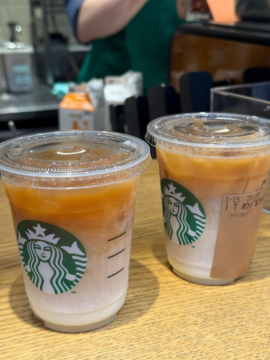 AidaGilAlba's tweet photo. ほうじ茶ラテです🍵ミルクティーです,牛乳の��が濃くて,少しお茶の味がします🥛😋氷には行けません😔絵を持って註文しました🖼️ https://t.co/PJuy897OCm