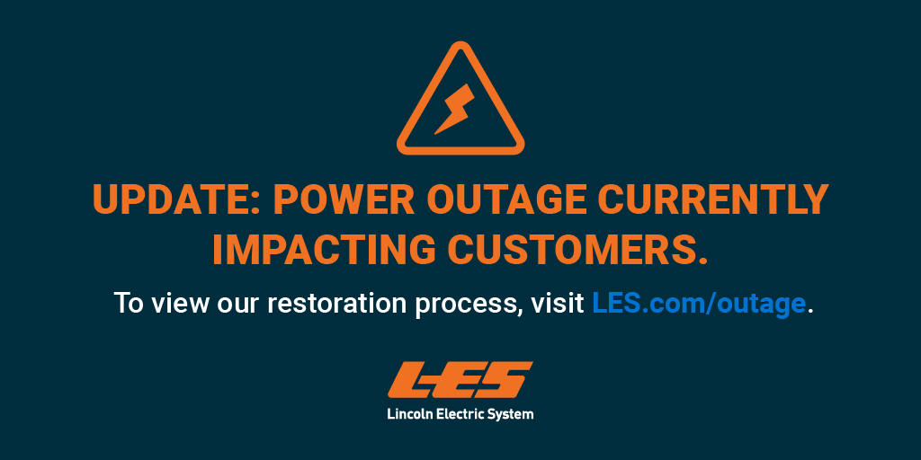 It's been a long day, but our crews are not giving up! Our night shift will continue to work, restoring power to as many customers as possible. We know it's hard to go to sleep without power, but rest assured that our crews are doing all they can to get the lights back on. 🧡