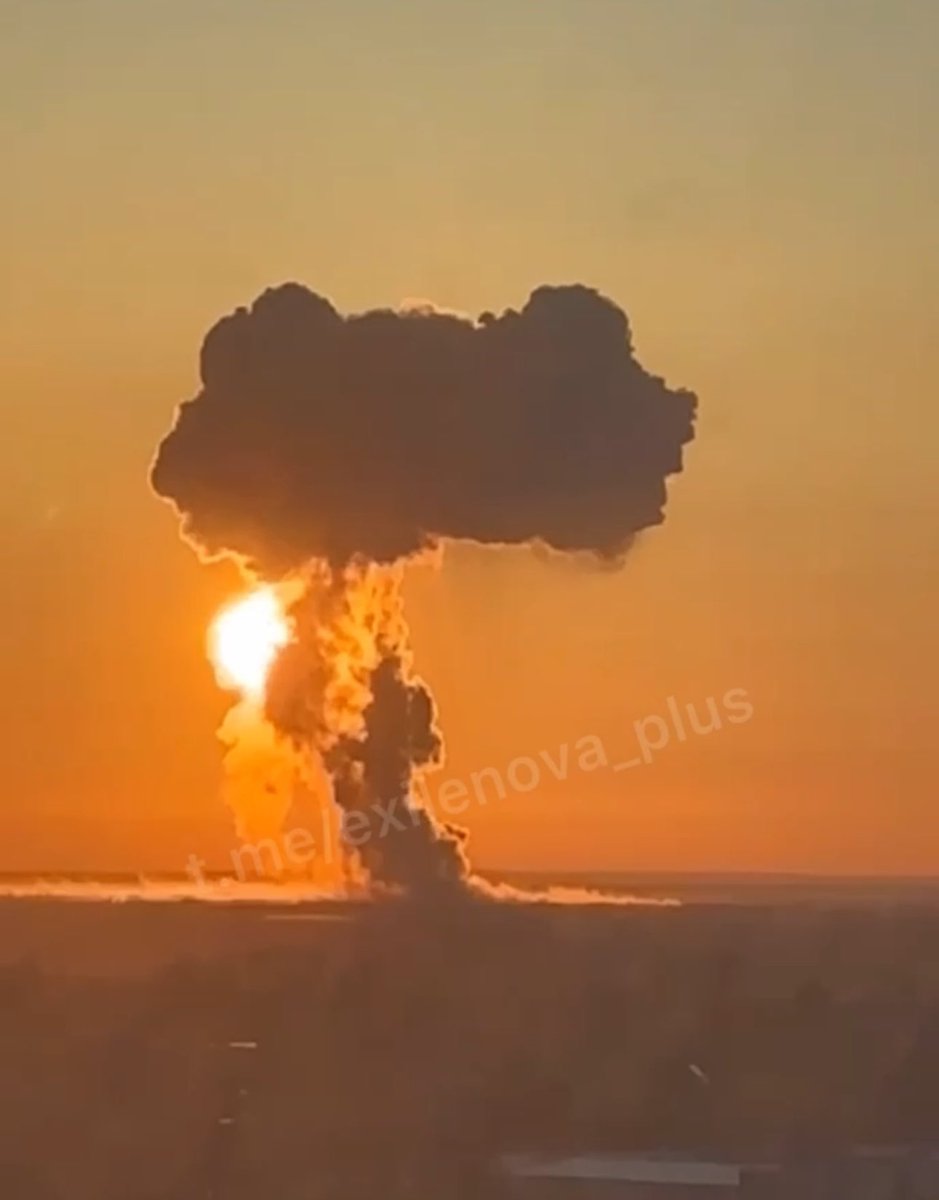 Osinttechnical's tweet photo. Massive explosion reported this morning in Engels, Russia, after an overnight Ukrainian drone attack. https://t.co/VrXou7XQdP