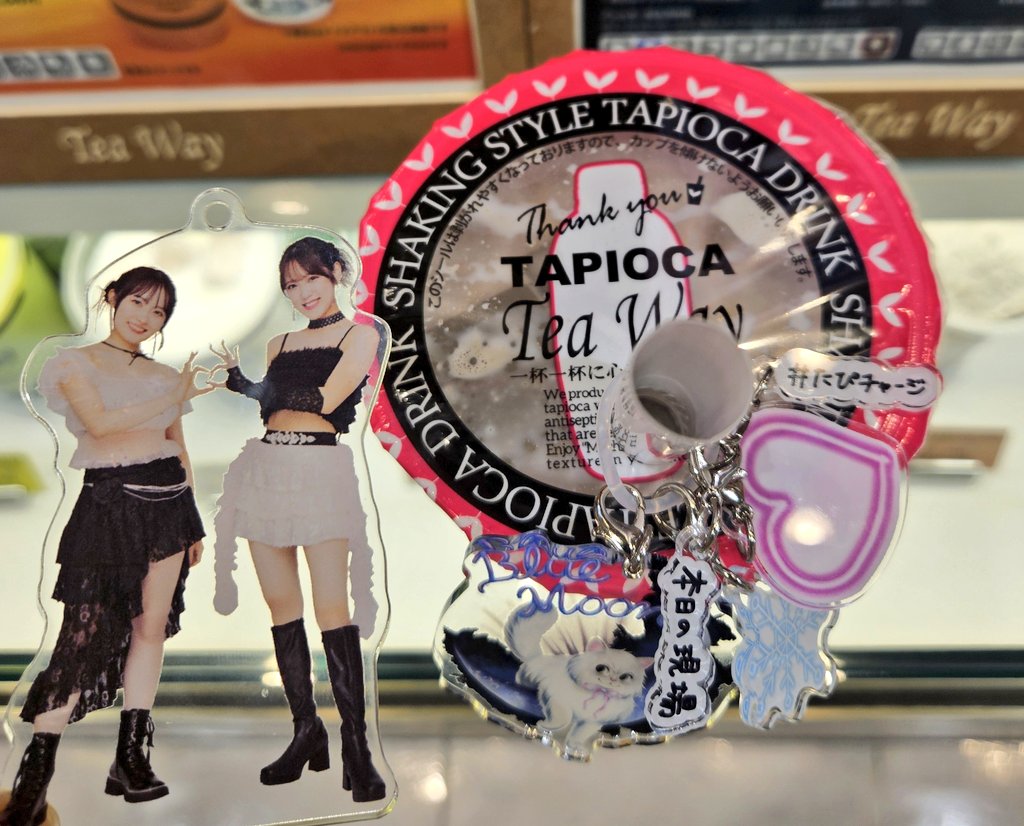 PuHa's tweet image. TeaWay ティーウェイ 天神岩田屋店！福岡県発祥のタピオカ屋さんでタピチャージ！ #MSMO #たぴチャージ
メニューどれも良さそうで！本格黒ごまきなこみるくも良かった！です！小関舞さん！ゲスト出演森戸知沙希さん！