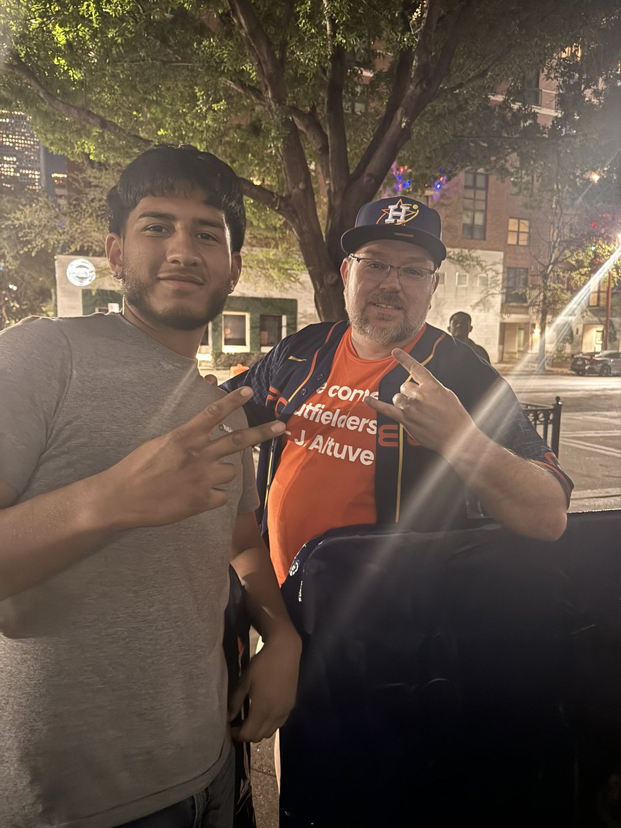HtownWheelhouse's tweet photo. Saw fan of @LockedOnAstros waiting for the new City connect jersey release.
There was not that many people out there maybe 30. Far more people were there for the first release.
But it was cool meeting a couple listeners a.k.a. #everydayers https://t.co/JqBU1exztv