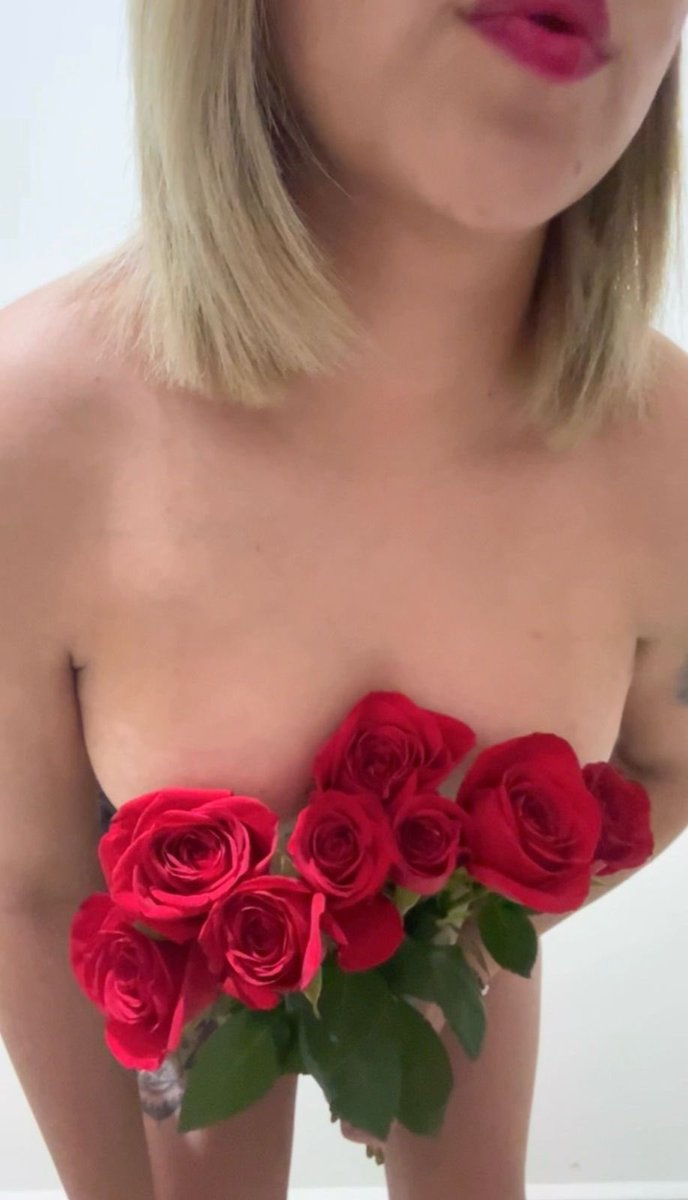 AlexayAlex25 tweet media