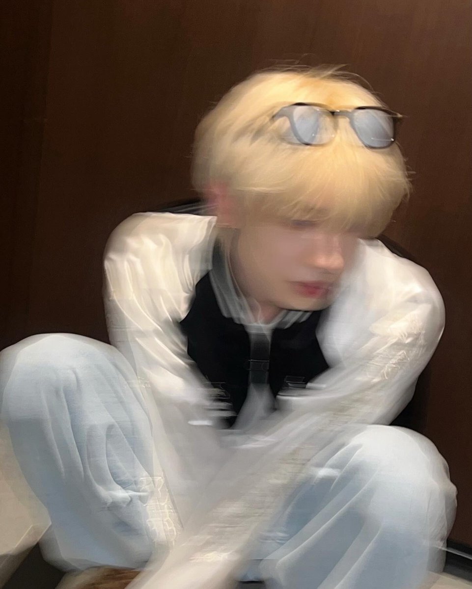 [#다빈] 

️목요일도 화이팅 😑 (feat.🇭🇰)
#오늘의_다빈핏 

#XODIAC #소디엑 #DAVIN #다빈