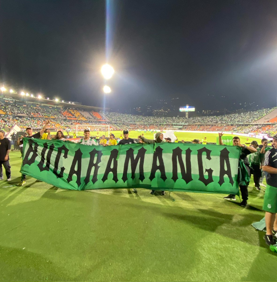 LDSBGA_OFICIAL's tweet photo. ¡SIN IMPORTAR LA CONDICIÓN!

Atlético Nacional (4) vs (3) Tolima| Liga Betplay I | Atanasio Girardot| Miércoles 19 de marzo de 2025.

#JusticiaPorPaola 
LOS DEL SUR BUCARAMANGA
¡La Única Hinchada De La Ciudad! https://t.co/OJjDC7Fg4c